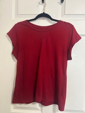 Universal Thread Women's Red Crewneck Short Sleeve Tee